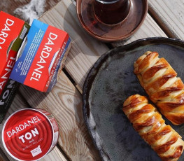 Dardanel Tuna Salad with Corn Pastry